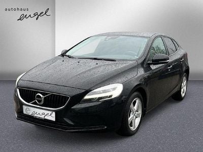 Second-hand Volvo V40 Kinetic 122 CP (89 kW) 2018 Negru Berlinǎ