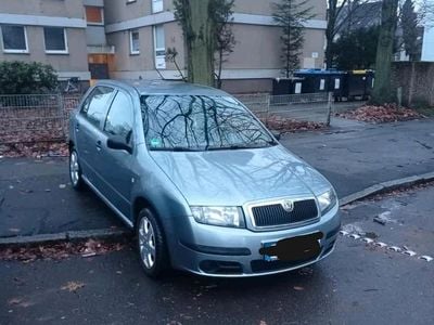 Grau Gebraucht 2006 Skoda Fabia Kleinwagen | 2.400 € (Etwas zu teuer)