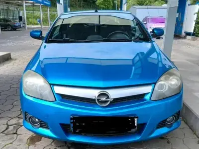 Używany Opel Tigra 125 KM (91 kW) 2005 Niebieski Kabriolet