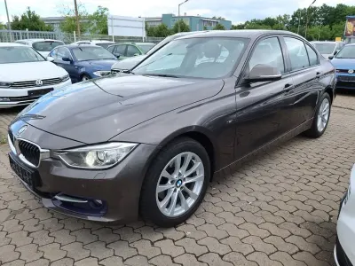 Gebraucht BMW 320 Sport Line 184 PS (135 kW) 2012 Braun Limousine