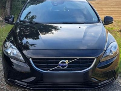 Gebraucht Volvo V40 122 PS (89 kW) 2018 Schwarz Limousine