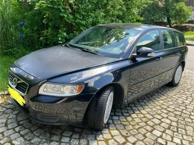 Gebraucht Volvo V50 Momentum 114 PS (83 kW) 2011 Schwarz Kombi