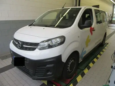 Gebraucht Opel Vivaro-e Combi 120 PS (88 kW) 2021 Jade weiss/arktis weiss Van / Kleinbus