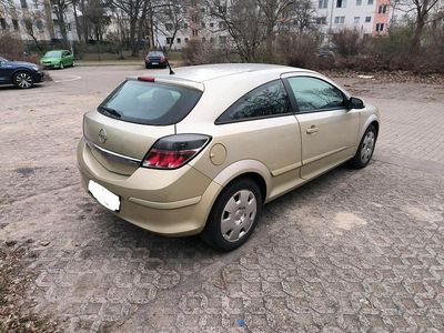 Second-hand Opel Astra GTC 90 CP (66 kW) 2005 Auriu Berlinǎ