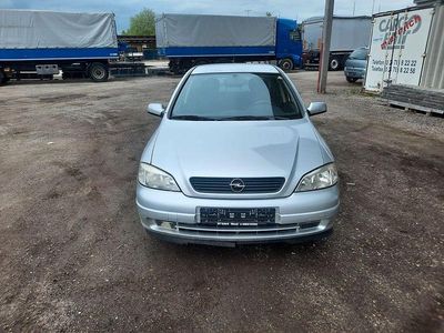 Silber Gebraucht 2001 Opel Astra Comfort Limousine | 1.790 € (Etwas zu teuer)