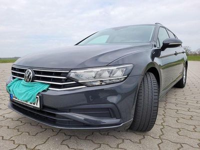 Grau Gebraucht 2021 VW Passat Kombi | 20.500 € (Guter Preis)