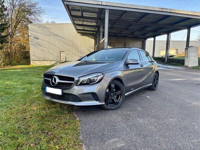 Grau Gebraucht 2016 Mercedes A200 Urban Limousine | 16.460 € (Etwas zu teuer)