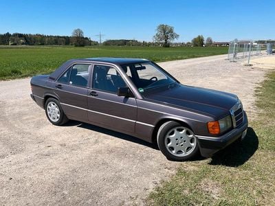 Second-hand Mercedes 190 120 CP (88 kW) 1992 Andere farben Berlinǎ