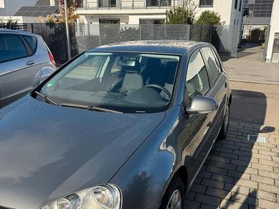 Grau Gebraucht 2005 VW Golf IV Kleinwagen | 2.600 € (Etwas zu teuer)