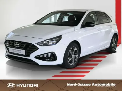 Gebraucht Hyundai i30 Edition 30 120 PS (88 kW) 2021 Polar white / sol Limousine