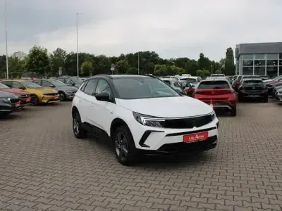 Gebraucht Opel Grandland X 131 PS (96 kW) 2024 Weiß SUV