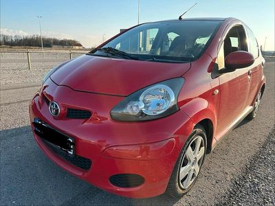 Gebraucht Toyota Aygo 68 PS (50 kW) 2009 Rot Kleinwagen