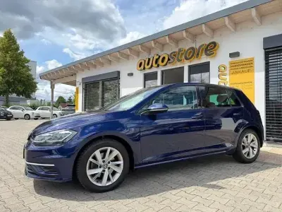 Gebraucht VW Golf VII Comfortline 150 PS (110 kW) 2019 Atlantic blue Limousine
