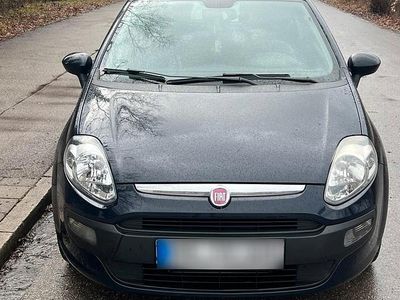 Second-hand Fiat Punto 85 CP (62 kW) 2011 Albastru Hatchback