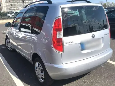Gebraucht Skoda Roomster Noire 86 PS (63 kW) 2014 Silber Van / Kleinbus