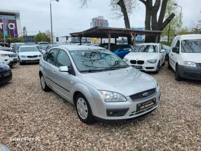 Używany Ford Focus Fun X 101 KM (74 kW) 2007 Srebrny Sedan/Limuzyna