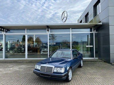 Gebraucht Mercedes 230 132 PS (97 kW) 1989 Blau