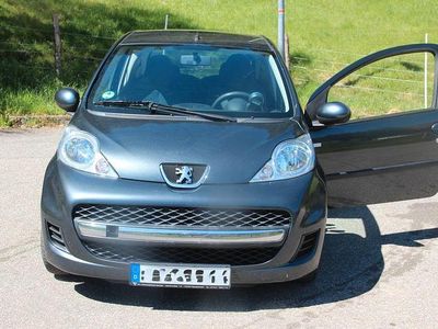 Usata Peugeot 107 68 CV (50 kW) 2010 Grigio Utilitaria