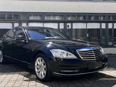 Używany Mercedes S500 435 KM (319 kW) 2011 Czarny Sedan/Limuzyna