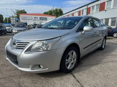 Gebraucht Toyota Avensis Sol 147 PS (108 kW) 2010 Silver metallic Kombi