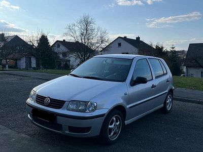Gebraucht VW Polo 60 PS (44 kW) 2001 Silber Kleinwagen
