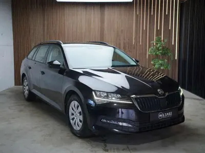 Gebraucht Skoda Superb 150 PS (110 kW) 2022 Schwarzmagic perleffekt Kombi