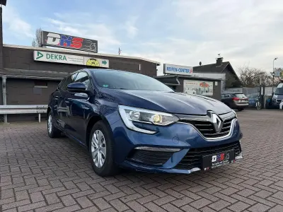 Gebraucht Renault Mégane GrandTour Life 101 PS (74 kW) 2017 Blau Kombi