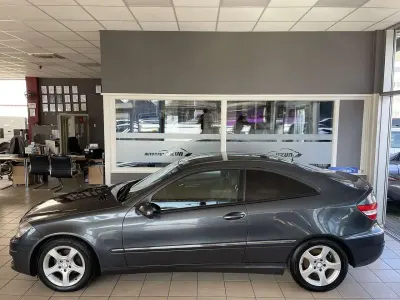 Usado Mercedes CLC220 150 HP (110 kW) 2009 Cinzento Citadino