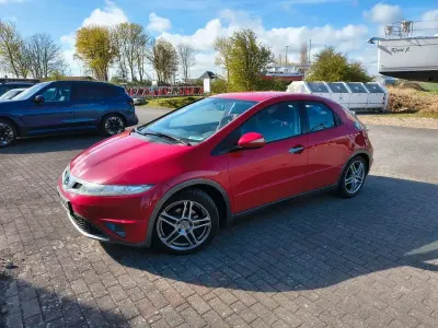 Käytetty Honda Civic 99 HP (72 kW) 2010 Punainen Sedan
