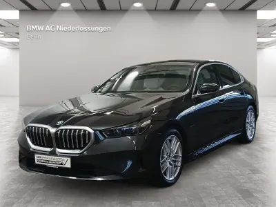 Gebraucht BMW 550e Sport Line 489 PS (359 kW) 2024 Grau Limousine