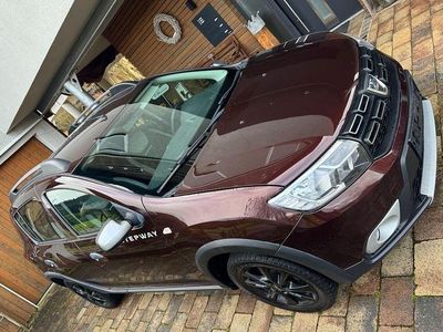 Braun Gebraucht 2017 Dacia Sandero Stepway Limousine | 8.590 € (Fairer Preis)