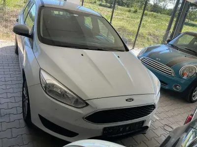 Gebraucht Ford Focus Ambiente 101 PS (74 kW) 2015 Weiß Limousine