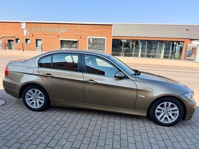 Gebraucht BMW 325 218 PS (160 kW) 2006 Gold Limousine