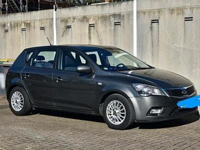 Second-hand Kia Ceed 115 CP (84 kW) 2011 Gri Hatchback