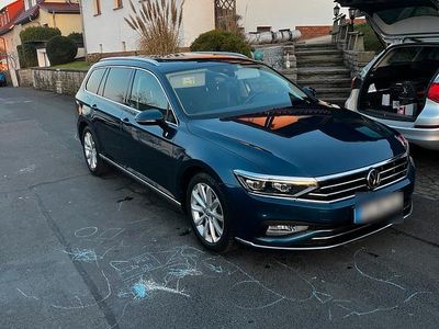 Gebraucht VW Passat 239 PS (175 kW) 2020 Blau Kombi