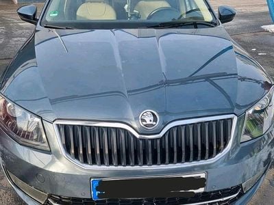 Grau Gebraucht 2015 Skoda Octavia Kombi | 7.500 € (Fairer Preis)