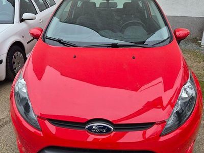 Gebraucht Ford Fiesta Trend 60 PS (44 kW) 2012 Rot Kleinwagen