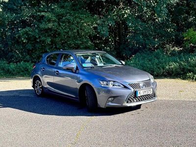Lexus CT200h