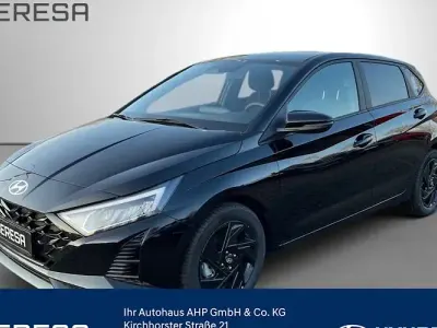 Neu Hyundai i20 Blackline 90 PS (66 kW) 2026 Schwarz Kleinwagen