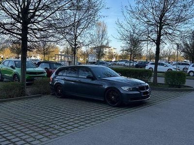 Grau Gebraucht 2006 BMW 320 Kombi | 3.600 € (Fairer Preis)