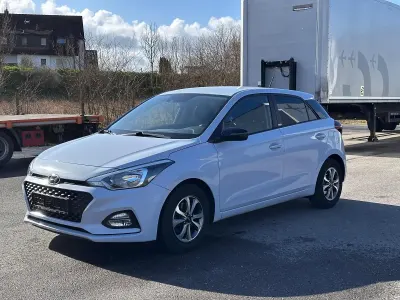 Second-hand Hyundai i20 101 CP (74 kW) 2020 Albastru Hatchback