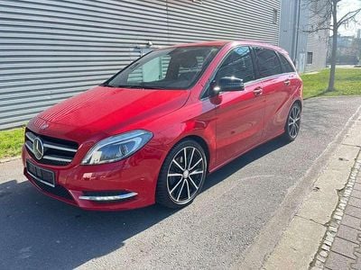 Gebraucht Mercedes B180 AMG 109 PS (80 kW) 2013 Rot Van / Kleinbus