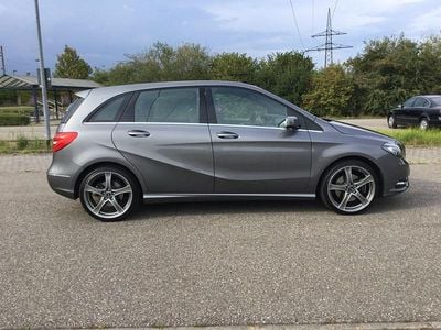 Usata Mercedes B250 211 CV (155 kW) 2014 Grigio Monovolume