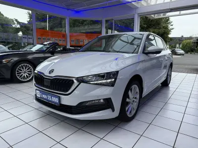Gebraucht Skoda Scala Style 110 PS (80 kW) 2023 Moonweiss metallic Kleinwagen