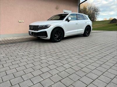 Gebraucht VW Touareg 231 PS (169 kW) 2024 Schwarz SUV
