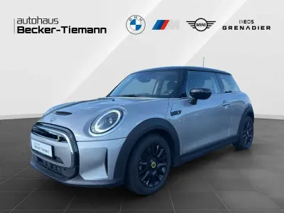 Gebraucht Mini Cooper SE Hatch 135 kW (184 PS) 2023 Melting silver iii Kleinwagen