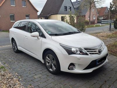 Gebraucht Toyota Avensis Edition 147 PS (108 kW) 2014 Weiß Kombi