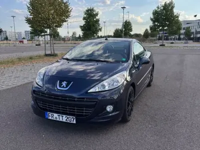 Gebraucht Peugeot 207 CC Premium 111 PS (81 kW) 2012 Blau Cabrio
