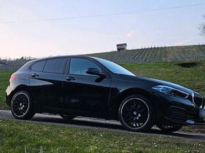 Gebraucht BMW 118 Basis 136 PS (100 kW) 2021 Schwarz Kleinwagen