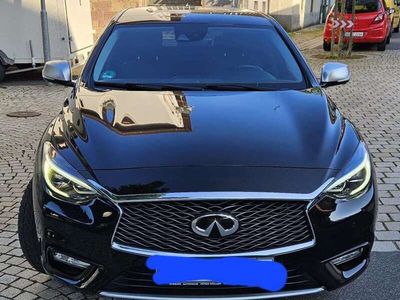 Infiniti Q30